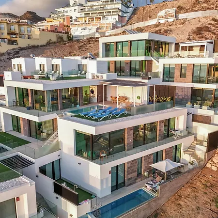 Βίλα 200m² New B With Private, Heated Pool And Amazing Ocean View.