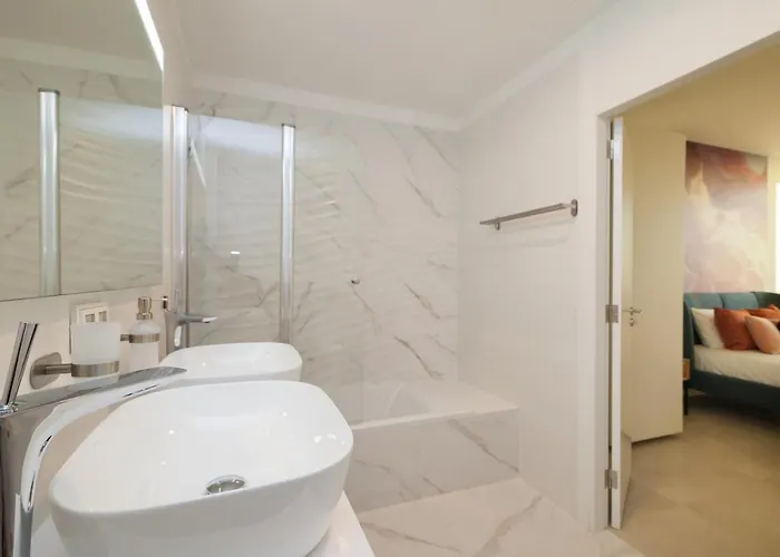 200m² New B With Private, Heated Pool And Amazing Ocean View. * 阿德耶