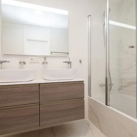 B With Priv, Heated Pool And Ocean View The View Tenerife Villa